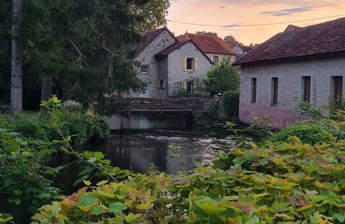 Beze Casa | Relaxation caravan near grotto and washhouse