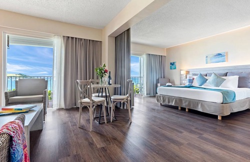 Grand Case Complejo | Relaxation Meets Adventure | Beachfront Stay w/Views & Water Sports