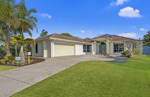 Banksia Beach Casa | LUX Y ESPACIO EN LA CASA PERFECTA DE CANAL
