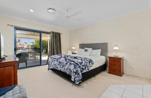 Banksia Beach Casa | Relaxation & Space in a Canal Home