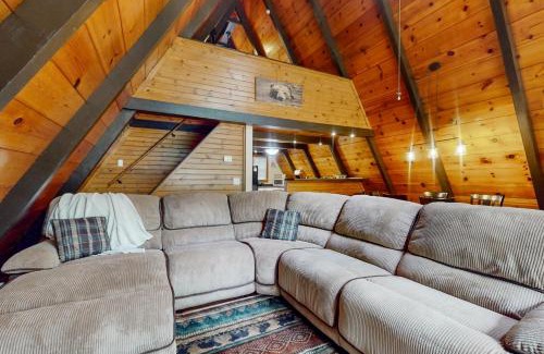 Flat Hollow Marina Casa | RelaxAwhile Cabins-HideAway Hollow