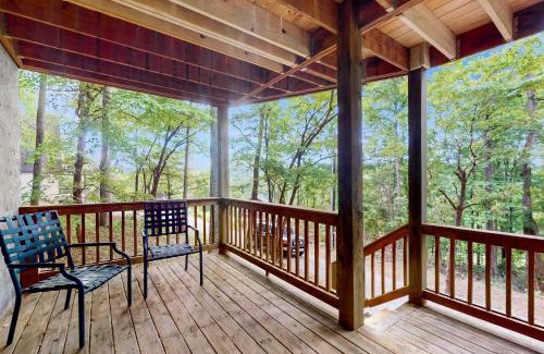 Flat Hollow Marina Casa | RelaxAwhile Cabins-HideAway Hollow