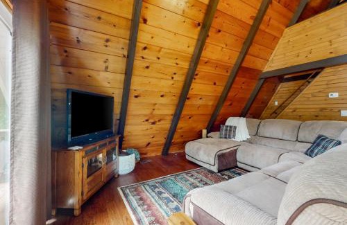 Flat Hollow Marina Casa | RelaxAwhile Cabins-HideAway Hollow