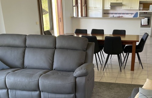 Woodlands Casa | Relaxed acreage 5 minutes from the beach.