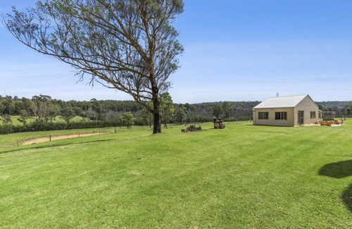 Woodlands Casa | Relaxed acreage 5 minutes from the beach.