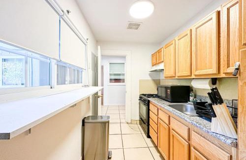 Burbank Casa | Relaxed and Cozy Poolside Studio - LOU2 - BUR