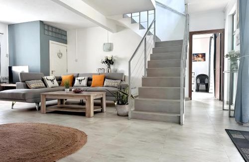 Roches Noires Villa | Relaxed Coastal Living