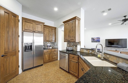 Lakeway Condominio | Relaxed Luxury at Lakeway Village Cove – Lake Views & Prime Location