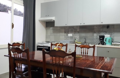 Agia Galini Apartamento | Relaxed spacious apartment with garden view and free WiFi
