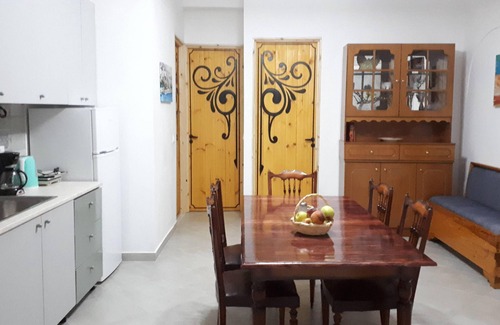 Agia Galini Apartamento | Relaxed spacious apartment with garden view and free WiFi