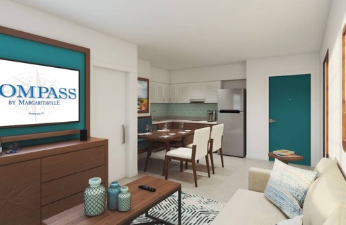 Park Shore Hotel | Relaxed Suite w/ King Bed + Cozy Sitting Area – Ideal Stay!