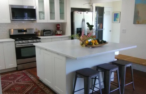 Carpinteria Casa | Relaxed bungalow, walking distance to the beach!