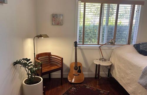 Carpinteria Casa | Relaxed bungalow, walking distance to the beach!