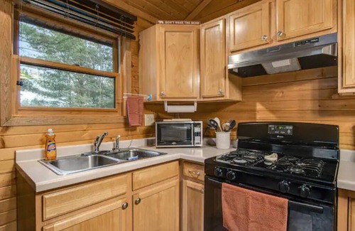 New Lisbon Cabina | Relaxin Cabins 2BR, 1BA #2