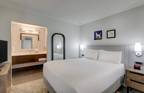 Sunnyvale Hotel | Relaxing 1 BR Suite | 3 Units w/ BBQ Facilities, Mini Fridge & Swimming Pool!