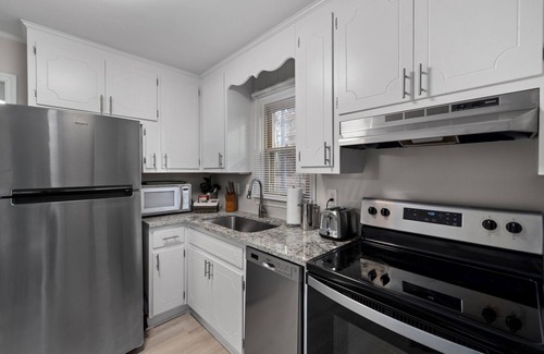 Durham Apartamento | Relaxing 1BR Near Duke~Peaceful Stay Just 3 Mins to Campus, Food & More