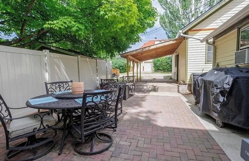 Spearfish Casa | Relaxing 2 bedroom retreat private patio