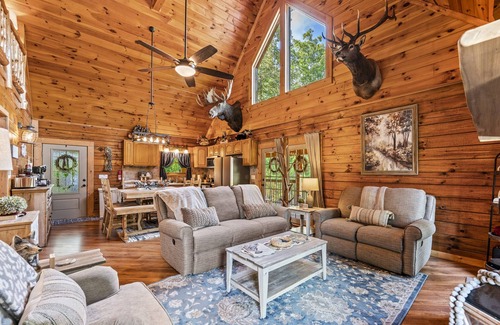 Sevierville Cabina | *Relaxing 2BDR Getaway! HOT TUB + Arcade + XBox*