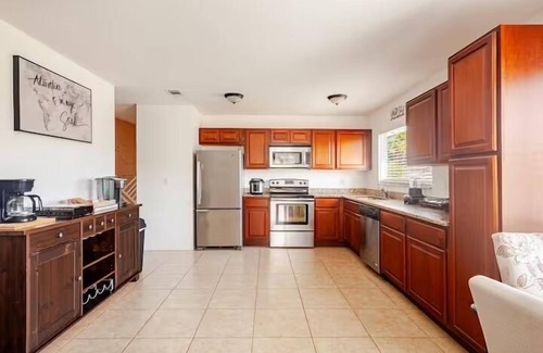 Port Saint Lucie Casa | Relaxing 2BR Home with Office + Garden - 10 Min to Beach & Family Friendly
