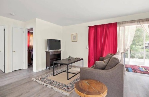Copake Casa | Relaxing 2BR Lakehouse by CozySuites