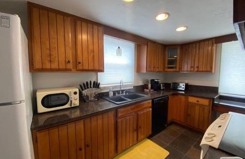 Holly Heights Casa | Relaxing 3 bed 2 bath Wifi by the Intercostal