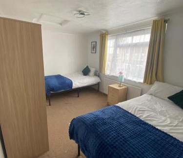 Harlow Casa | Relaxing 3 bed Comfy Garden Retreat In Harlow