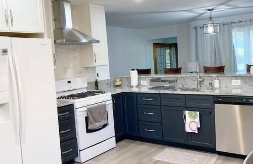 Rolling Meadows Casa | Relaxing 3 bedroom one level home