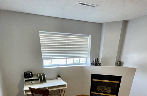 Omaha Casa | Relaxing 3 bedroom home with workspace!!