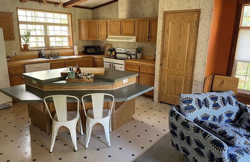 Saugerties Cabina | Relaxing 3-bedroom with indoor fireplace in the Catskills