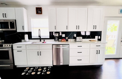 Lake Sarasota Casa | Relaxing 3BD/2BA Gateway. Near Siesta Beach!!
