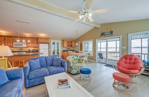 Chocowinity Casa | Relaxing 4 BR River Getaway w/ Boat Dock!