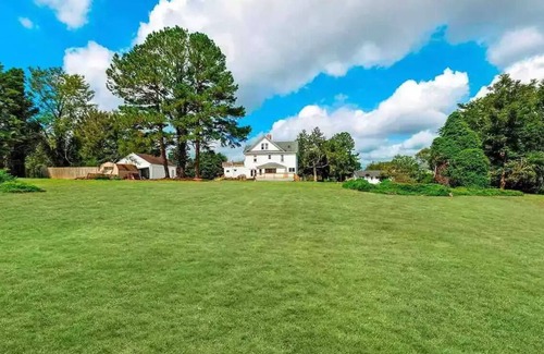 Berlin Casa | Relaxing 5 bd home with 1 bd Apartment on 2.5 acres near MD beaches