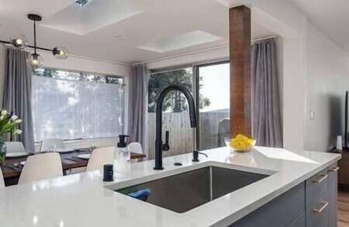 University Place Casa | Relaxing 5 BDRM, 4 BA Retreat w/ Water Views, Newly Remodeled & Spacious Home