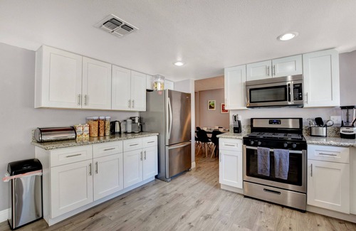 Paradise Casa | Animada 5bd / 4ba + piscina / sauna / barbacoa, 10 minutos a Strip