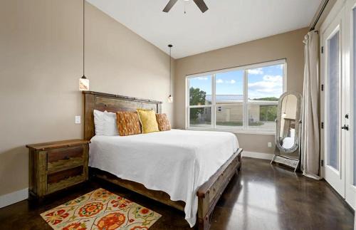 Dripping Springs Casa | Relaxing Accessible Cottage with Outdoor Fireplace for a Peaceful Getaway near Austin, Texas