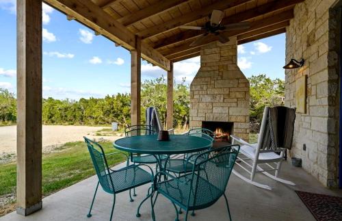 Dripping Springs Casa | Relaxing Accessible Cottage with Outdoor Fireplace for a Peaceful Getaway near Austin, Texas