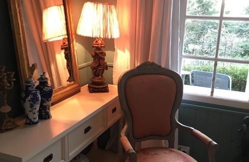 Tremolat Apartamento | Relajante alojamiento en una casa del siglo XVI, en Tremolat en Dordoña.