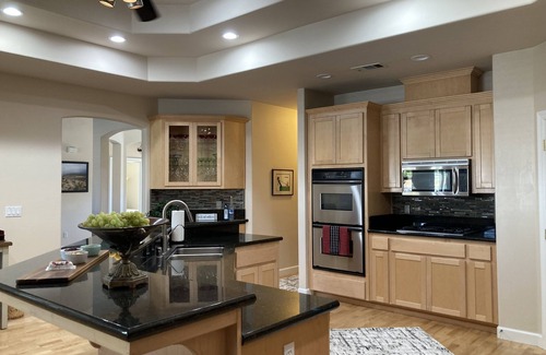 Atascadero Casa | Relaxing and Inviting Home, 2 Prime Suites, seasonally heated pool on 2.5 acre.