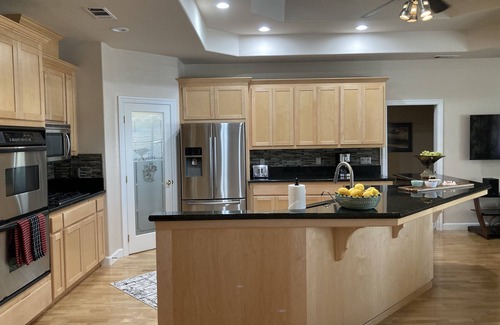 Atascadero Casa | Relaxing and Inviting Home, 2 Prime Suites, seasonally heated pool on 2.5 acre.