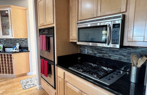 Atascadero Casa | Relaxing and Inviting Home, 2 Prime Suites, seasonally heated pool on 2.5 acre.
