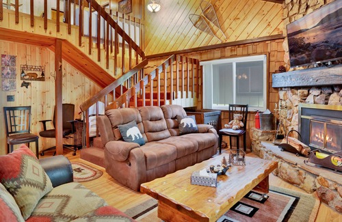 Sugarloaf Cabina | Relax Away Chalet~ Hot Tub~ Fenced~ BBQ~