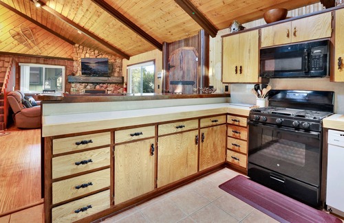 Sugarloaf Cabina | Relax Away Chalet~ Hot Tub~ Fenced~ BBQ~
