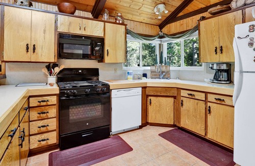 Sugarloaf Cabina | Relax Away Chalet~ Hot Tub~ Fenced~ BBQ~