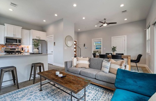 Montopolis Casa | Relaxing Austin Escape | Cowboy Pool + Casita