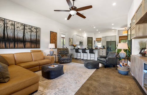 Austin Casa | Relaxing Austin Stay | Charming House on 5 Quiet Acres