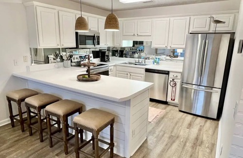 Summer Breeze Condominio | Relaxing Beach Oasis-One minute walk to beach!
