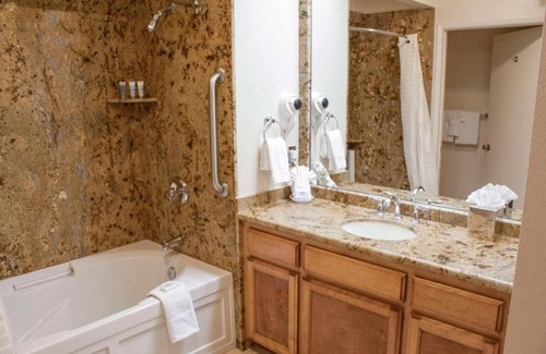 Callender Hotel | Relaxing Beach Getaway! 3 Cozy Units w/Balcony, Onsite Pool, & Free Parking!