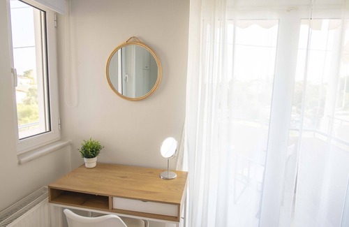 Nea Makri Condominio | Relaxing beach home next to sparkling waters