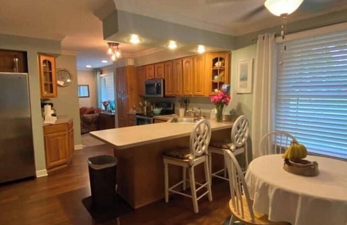 Zion Casa | Relaxing beach-style sanctuary in quiet area!