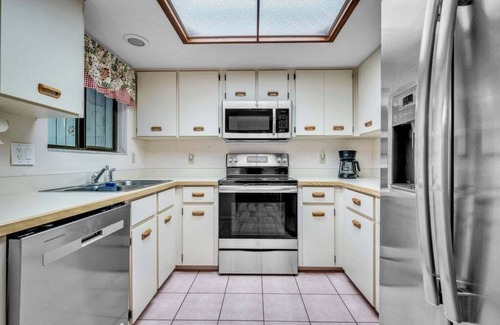 New Smyrna Beach Villa | Relaxing Beach Villa | Walk to Ocean + 3 Pools, Tennis & Trails